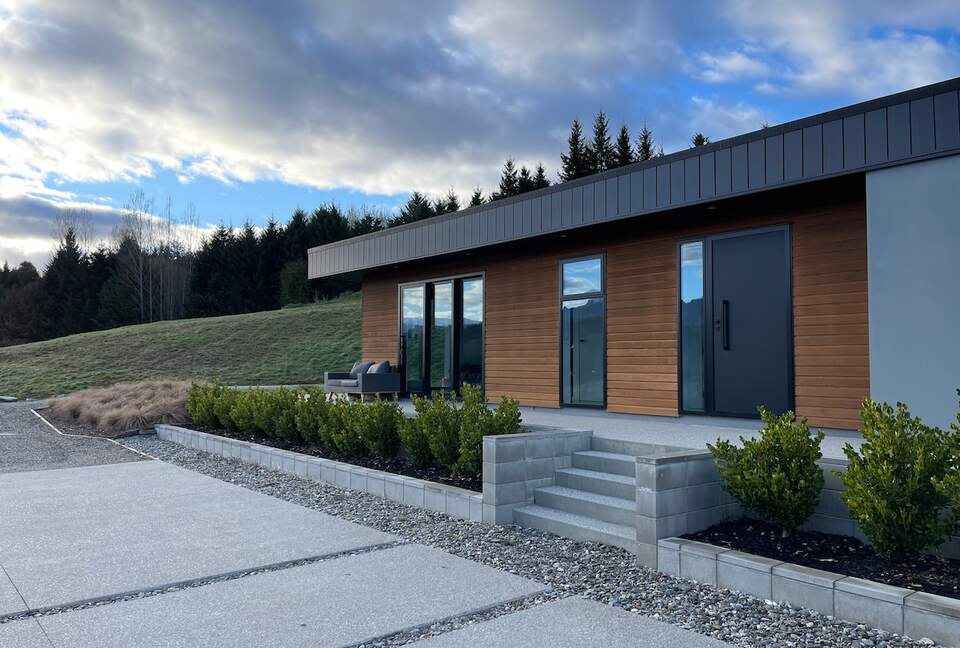 Countryside Escape with Coronet Peak Views - Dalefield, New Zealand