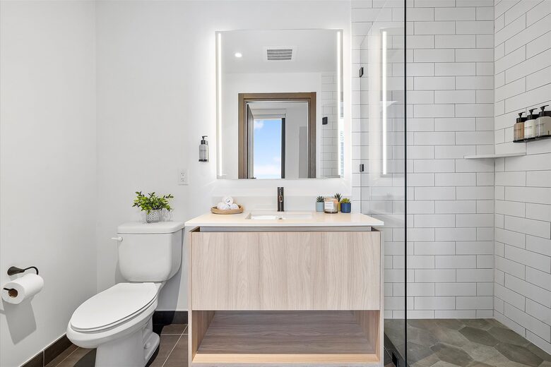 Stylish Miami Apartment with Resort Amenities & Bay Views - Miami, Florida