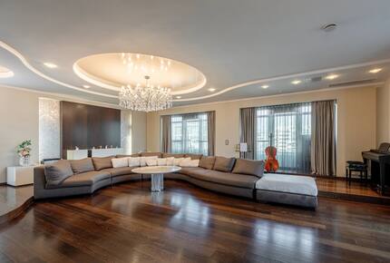 Sophisticated Lake-View Retreat in Bucharest - București, Romania