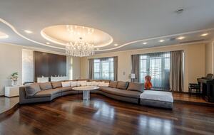Sophisticated Lake-View Retreat in Bucharest - București, Romania