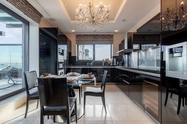 Sophisticated Lake-View Retreat in Bucharest - București, Romania