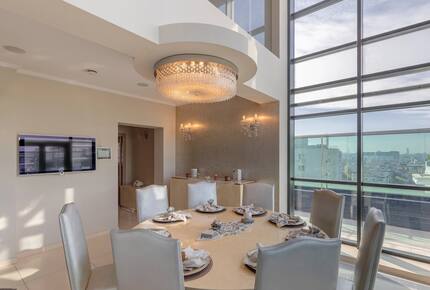 Sophisticated Lake-View Retreat in Bucharest - București, Romania