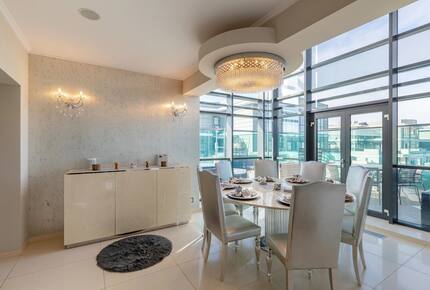 Sophisticated Lake-View Retreat in Bucharest - București, Romania