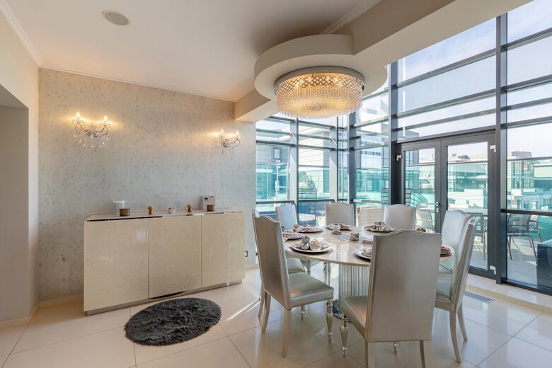 Sophisticated Lake-View Retreat in Bucharest - București, Romania