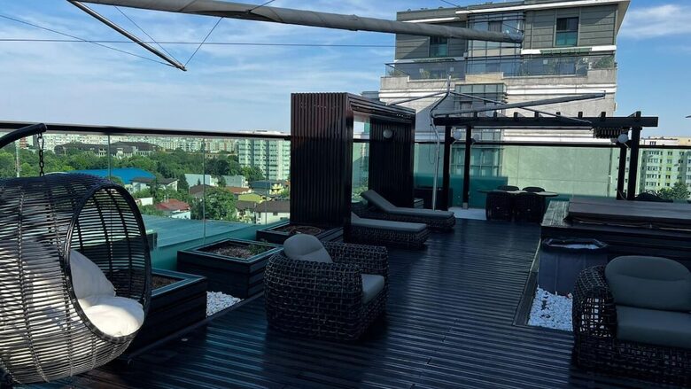 Sophisticated Lake-View Retreat in Bucharest - București, Romania