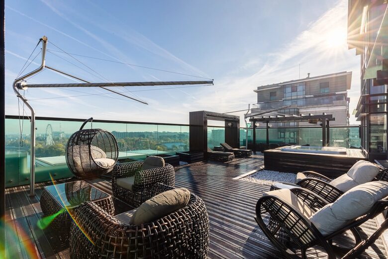 Sophisticated Lake-View Retreat in Bucharest - București, Romania