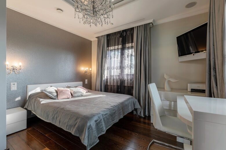 Sophisticated Lake-View Retreat in Bucharest - București, Romania