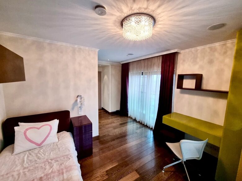 Sophisticated Lake-View Retreat in Bucharest - București, Romania