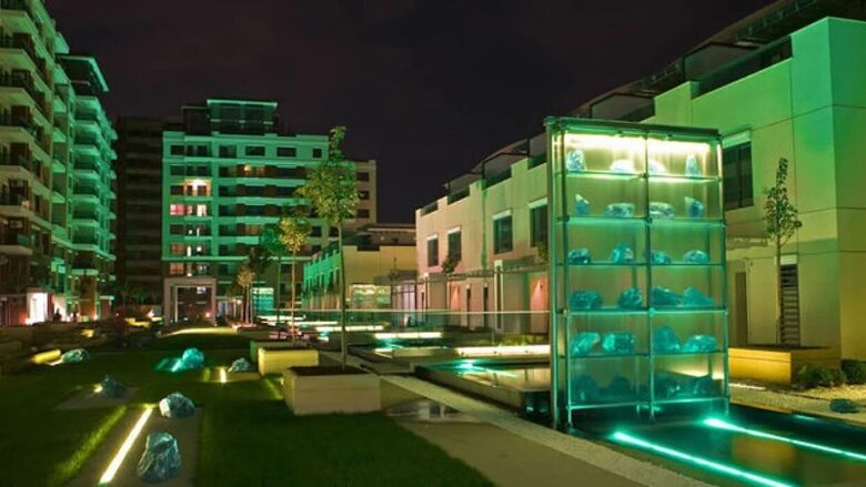 Sophisticated Lake-View Retreat in Bucharest - București, Romania