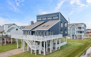 Spacious Galveston Beach House with Ocean Views - Galveston, Texas