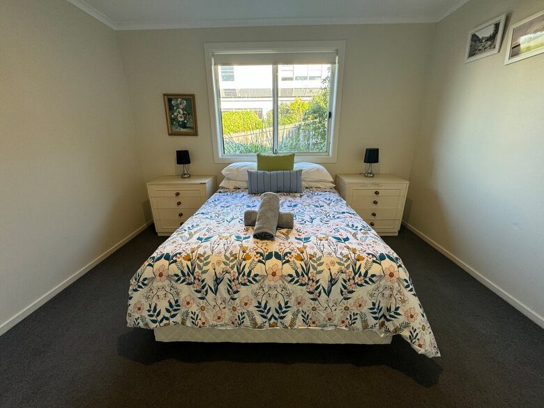 Inviting Beachside Escape with Valley Views - Gerringong, Australia