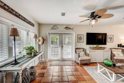 Steps from the Sand | Relaxed Island Escape - Holmes Beach, Florida