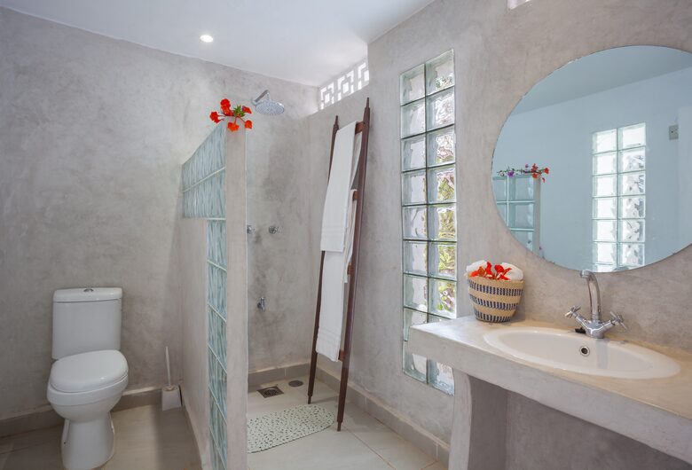 Twin Double queen bed ensuite bathroom