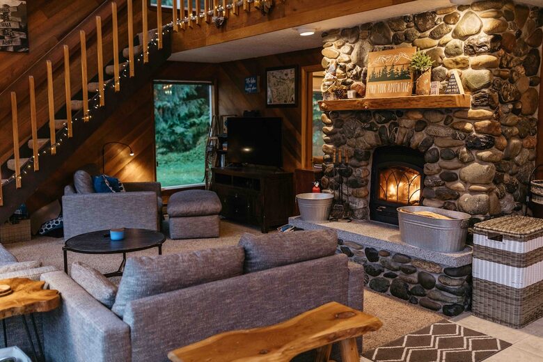 Lake Sutherland Hideaway with Mountain Views - Port Angeles, Washington