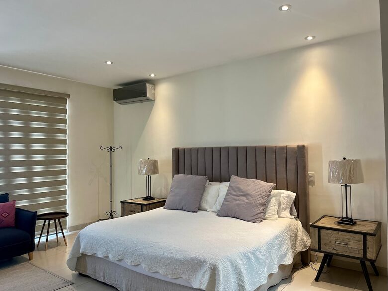 Stylish Contemporary Stay with Ample Outdoor Living - León, Mexico