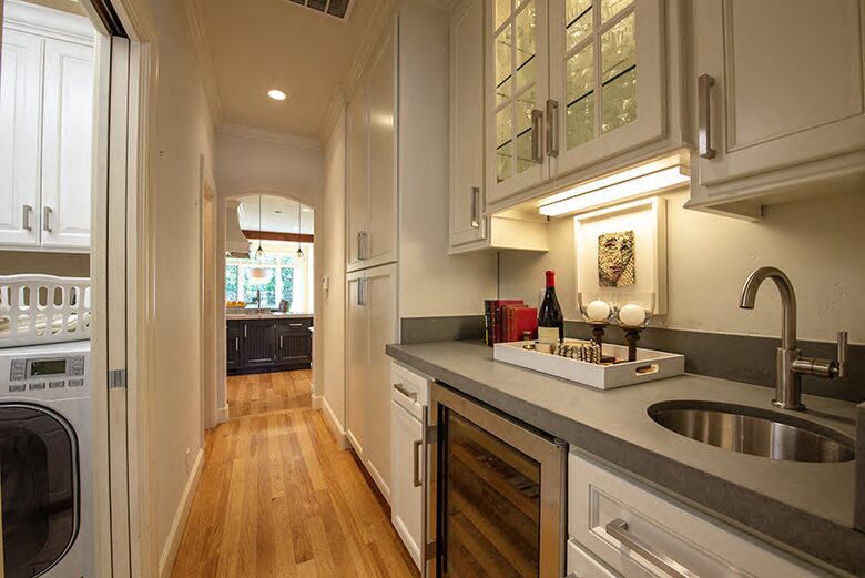 Wet bar