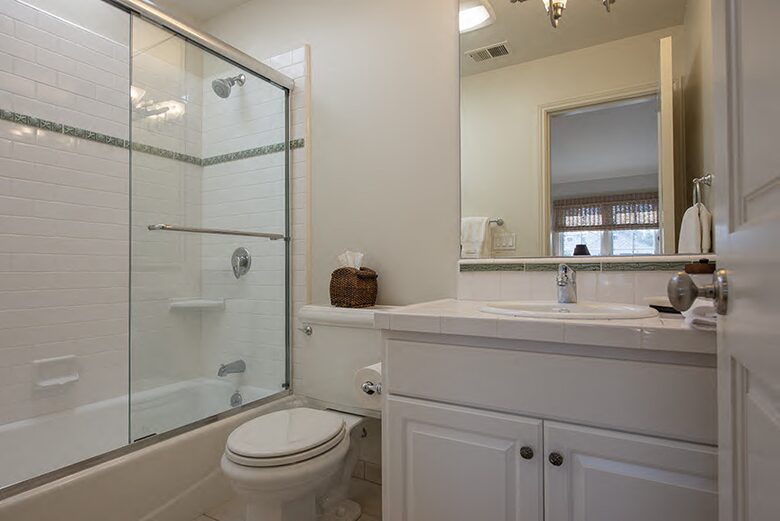 En-suite bath