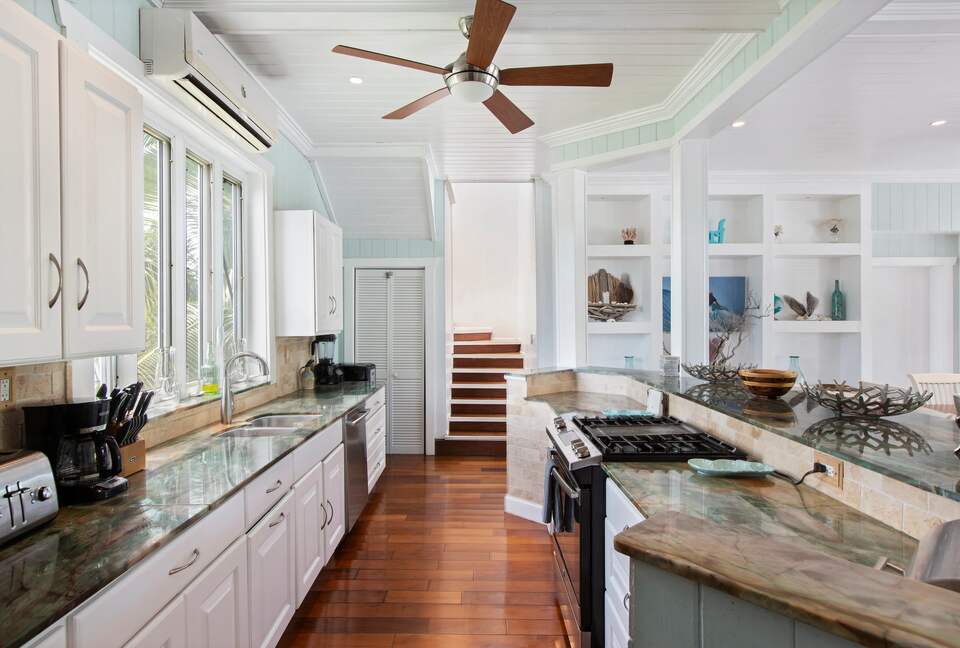 Steps from French Leave Beach | Spacious Luxury in Governor’s Harbour - Governor's Harbour, Bahamas