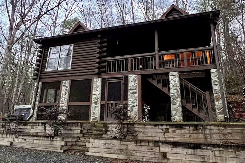 Secluded Blue Ridge Cabin with Hot Tub & Firepit - Blue Ridge, Georgia
