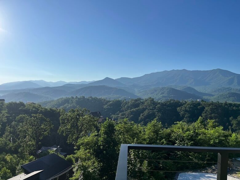 Contemporary Mountain Haven with Breathtaking Vistas - Gatlinburg, Tennessee