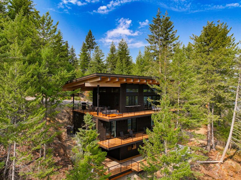 Glass-Walled Retreat on Lake Pend Oreille - Sagle, Idaho