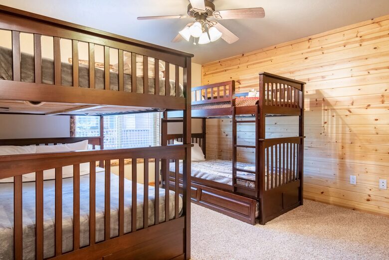 Mountain View Retreat in Castle Glen Estates - Big Bear Lake, California