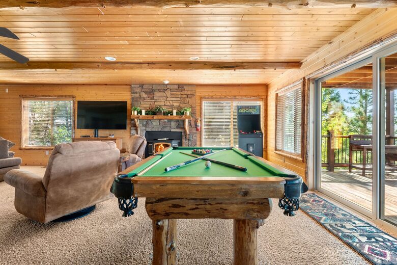 Mountain View Retreat in Castle Glen Estates - Big Bear Lake, California