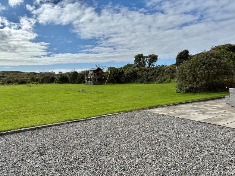 Tasteful Family Residence Overlooking Atlantic Isles - Clifden, Ireland