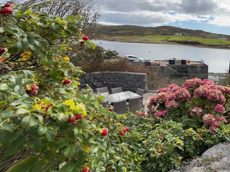 Tasteful Family Residence Overlooking Atlantic Isles - Clifden, Ireland