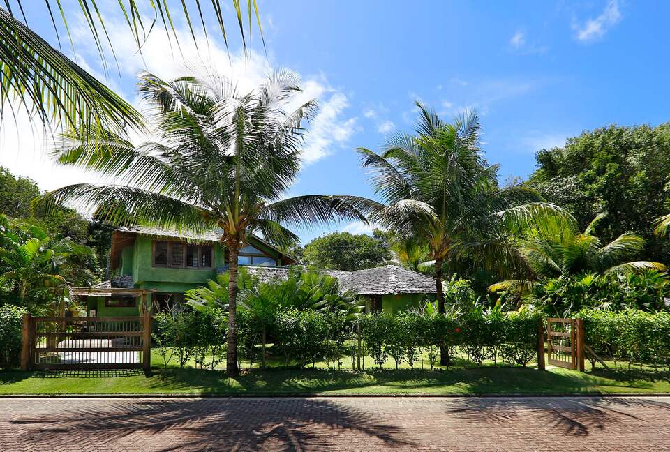 Casa Verde: An Artistic Retreat in the Forests of Trancoso - Trancoso, Brazil