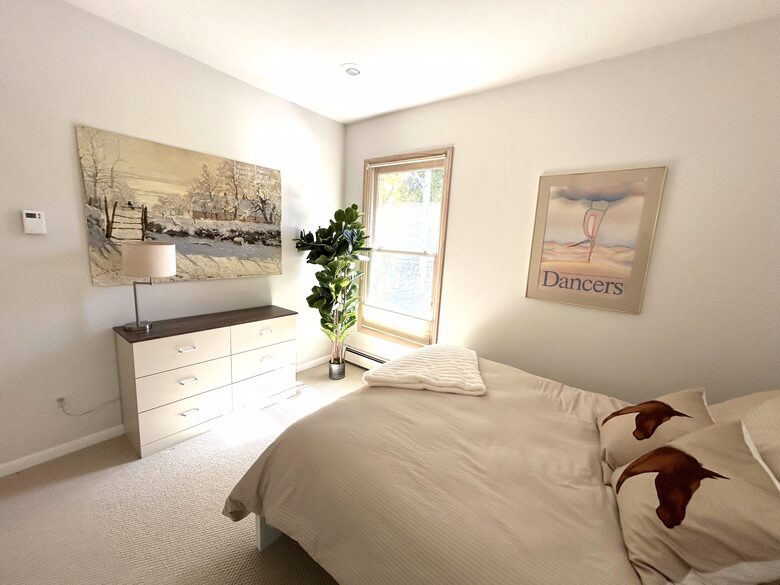 Queen room upstairs