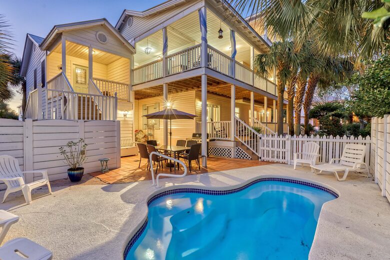 Family-Friendly Destin Escape | Walk to Beach & Shopping - Destin, Florida