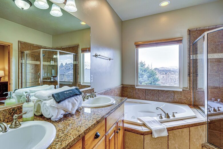 Spacious Moose Hollow Escape with Hot Tub & Mountain Views - Eden, Utah
