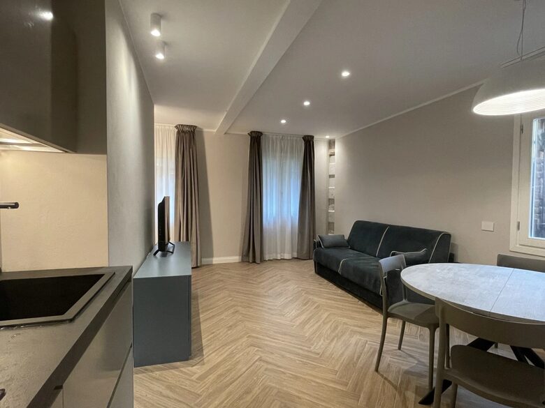 Elegantly Restored Apartment Near the Grand Canal - Venice, Italy