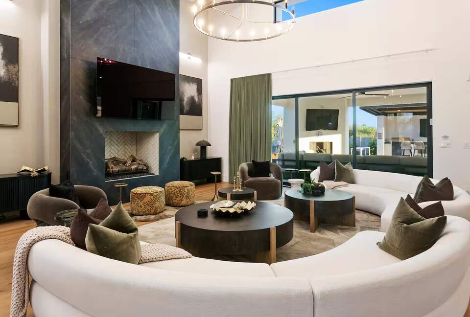 Scottsdale Entertainment Stunner - Scottsdale, Arizona