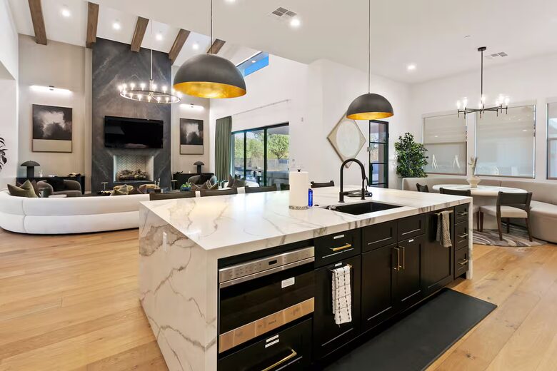 Scottsdale Entertainment Stunner - Scottsdale, Arizona