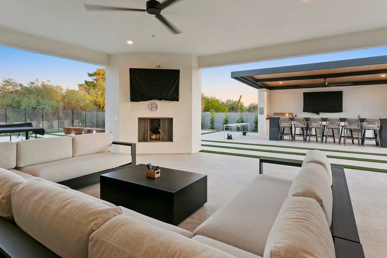 Scottsdale Entertainment Stunner - Scottsdale, Arizona