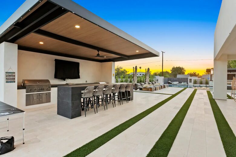 Scottsdale Entertainment Stunner - Scottsdale, Arizona