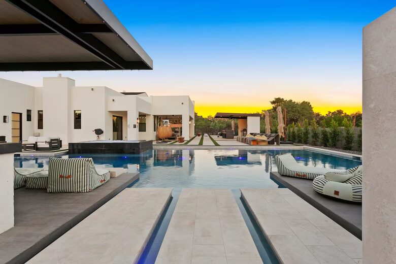 Scottsdale Entertainment Stunner - Scottsdale, Arizona