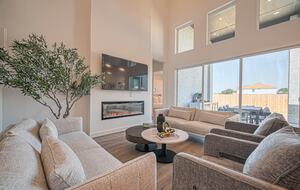 Modern Home at Lakes at Creekside Home Minutes from The Woodlands - Tomball, Texas