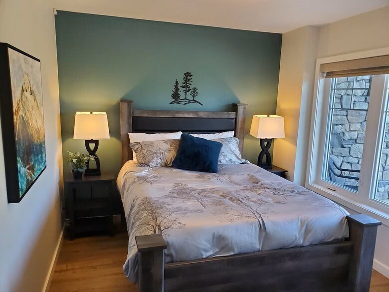 Downstairs bedroom.