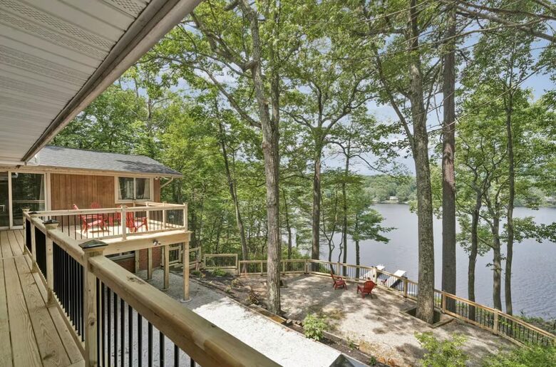Peaceful Family Retreat on Lake Owassa - Newton, New Jersey