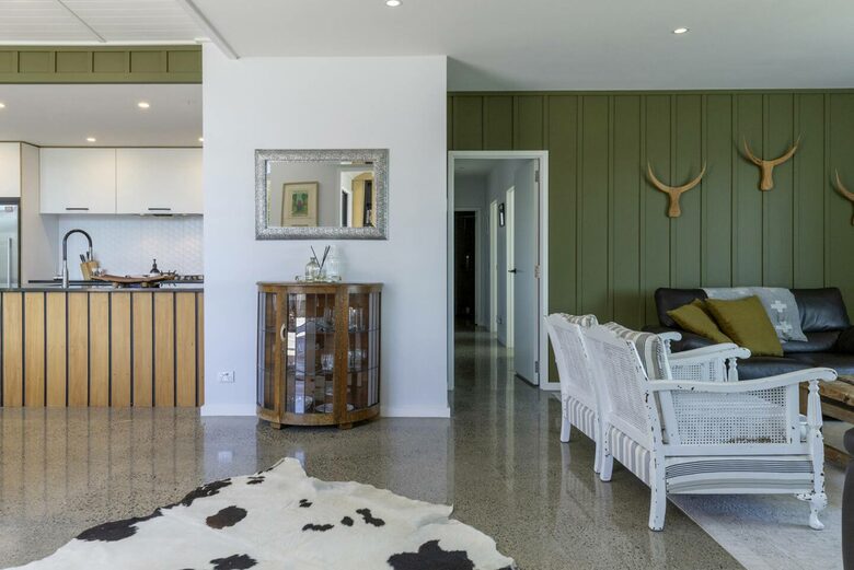Sunlit Luxury Home Overlooking Lake Taupō - Taupō, New Zealand