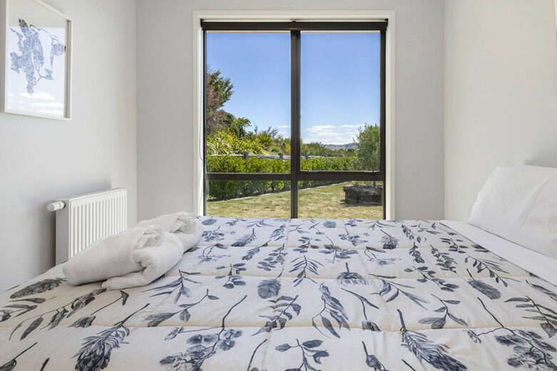 Sunlit Luxury Home Overlooking Lake Taupō - Taupō, New Zealand