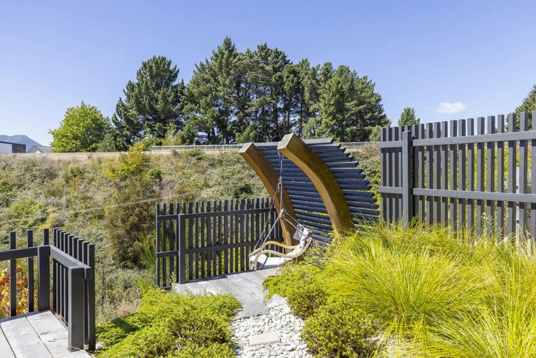 Sunlit Luxury Home Overlooking Lake Taupō - Taupō, New Zealand