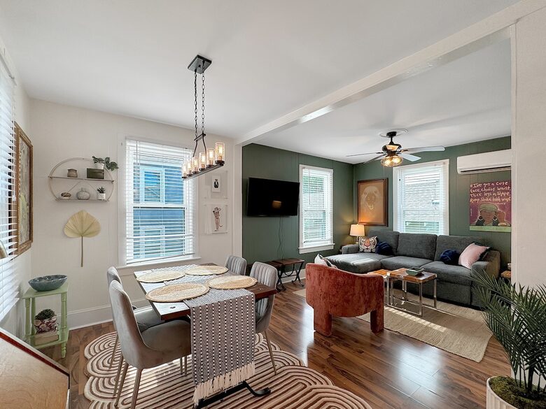 Mid City Baton Rouge Retreat with Carriage House - Baton Rouge, Louisiana