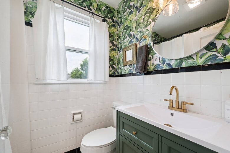 Mid City Baton Rouge Retreat with Carriage House - Baton Rouge, Louisiana