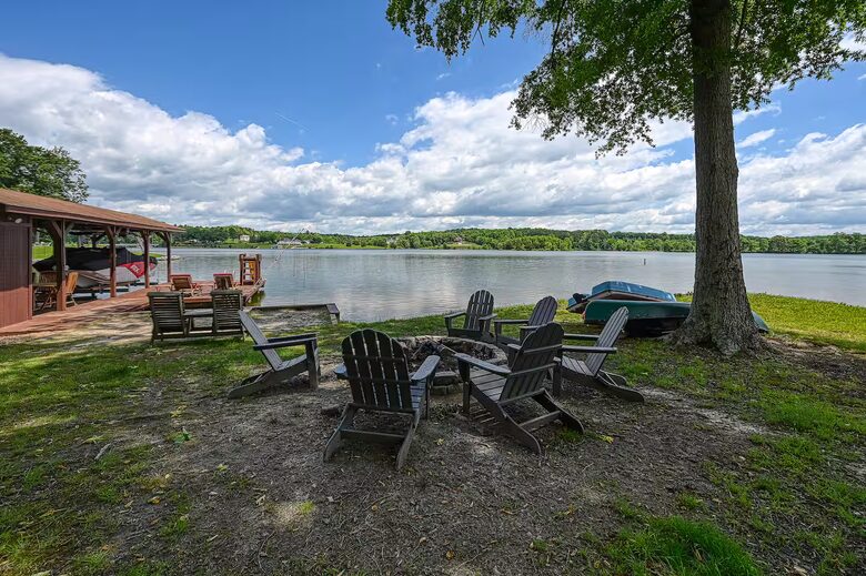 Lake Anna Cabin with Private Dock & Views - Mineral, Virginia