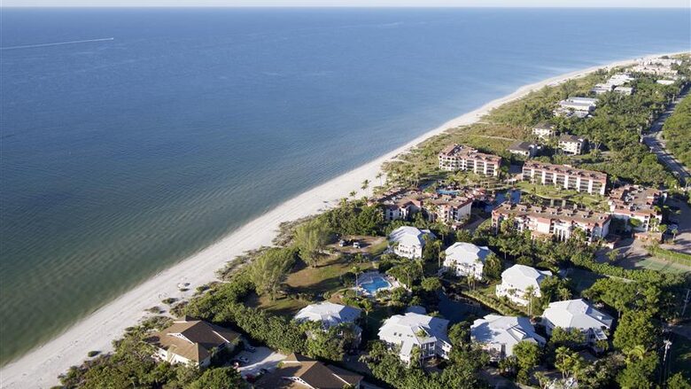 Una tranquila escapada a una isla frente al mar con servicios de complejo turístico - Isla de Sanibel, Florida