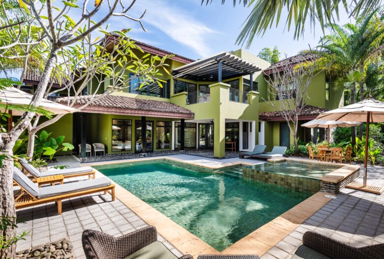 Pool & Back Garden